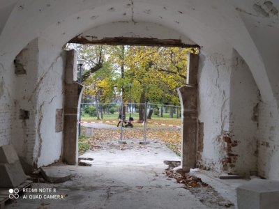 Obnova neskoro-renesančného portálu NKP kaštieľa v Seredi